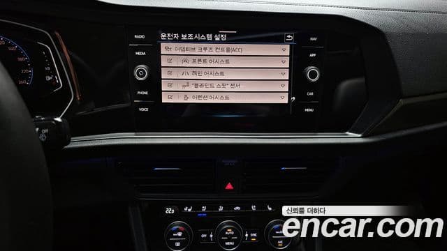 Volkswagen Jetta 2021 — ფოტო 14/20