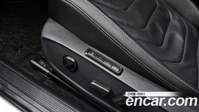 Volkswagen Jetta 2021 — ფოტო 17/20