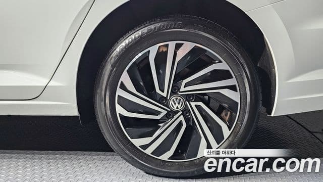 Volkswagen Jetta 2021 — Photo 20/33