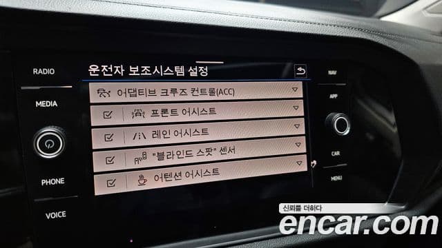 Volkswagen Jetta 2021 — Photo 16/33