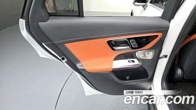 Mercedes-Benz GLC-Class 2025 — Photo 29/33
