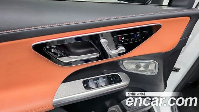 Mercedes-Benz GLC-Class 2025 — Photo 25/33
