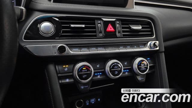 Genesis G70 2018 — ფოტო 17/20