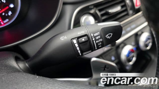 Genesis G70 2018 — ფოტო 19/20