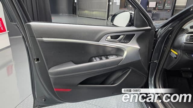 Genesis G70 2018 — Photo 14/33