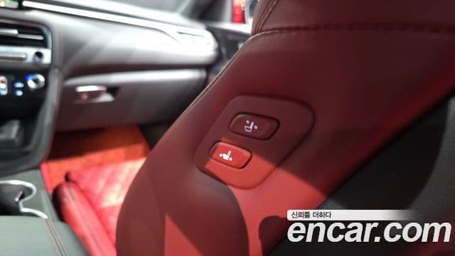 Genesis G70 2023 — Photo 16/35