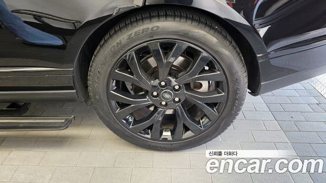 Land Rover Range Rover 2019 — Photo 26/35