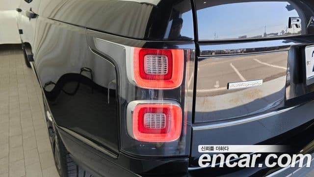 Land Rover Range Rover 2019 — Photo 19/35