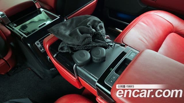 Land Rover Range Rover 2019 — Photo 21/35