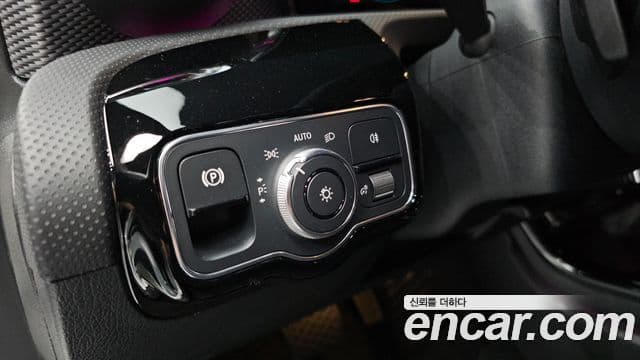 Mercedes-Benz A-Class 2021 — ფოტო 19/20