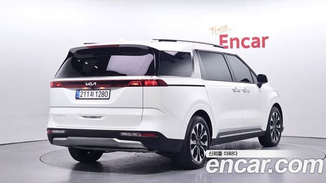 Kia Carnival 2023 — Фото 1/20
