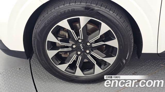 Kia Carnival 2023 — Фото 4/20