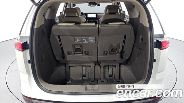 Kia Carnival 2023 — Фото 16/20