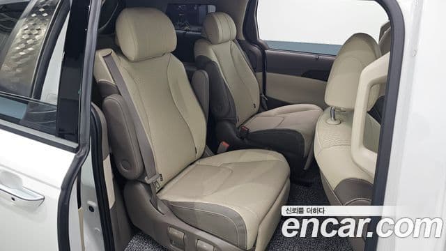 Kia Carnival 2023 — Фото 17/20