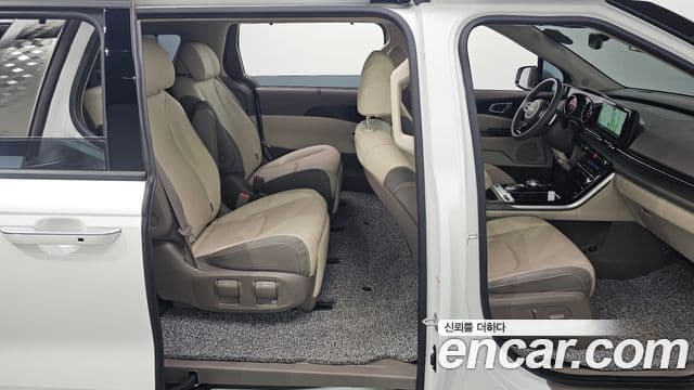 Kia Carnival 2023 — Фото 18/20