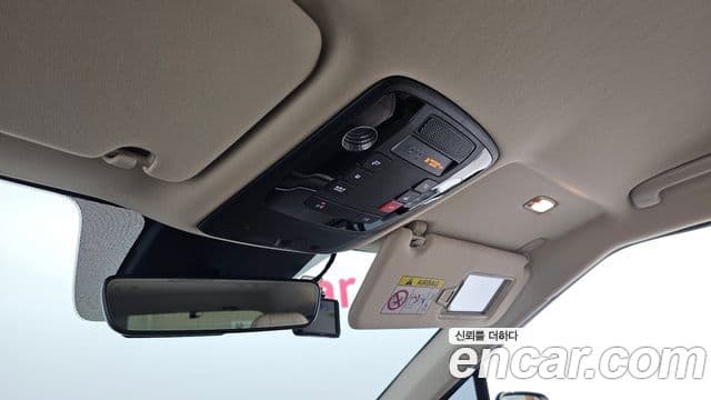 Kia Carnival 2023 — Фото 19/20