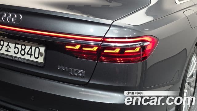 Audi A8 2019 — Şəkil 10/39