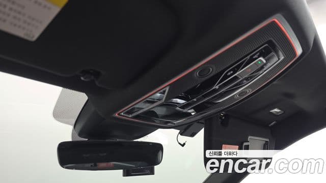 Audi A8 2019 — Şəkil 15/39
