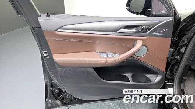 BMW X4 2025 — Photo 23/33