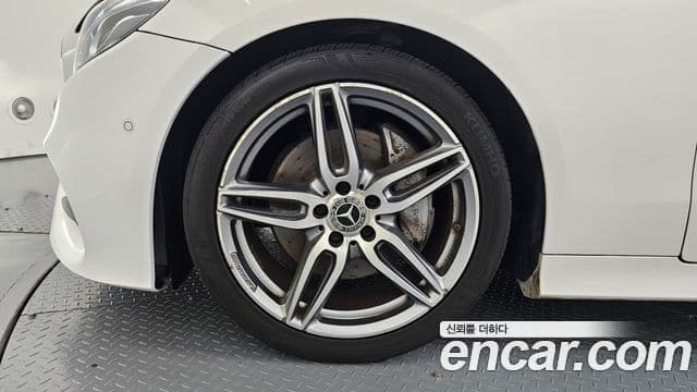 Mercedes-Benz E-Class 2018 — Şəkil 9/32