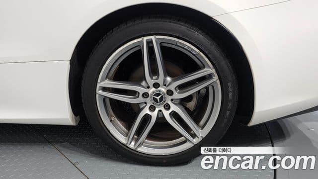 Mercedes-Benz E-Class 2018 — Şəkil 17/32