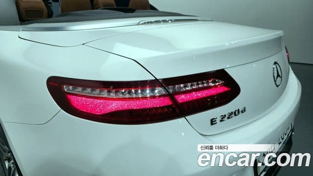 Mercedes-Benz E-Class 2018 — Şəkil 18/32