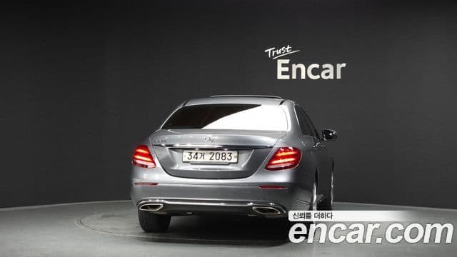 Mercedes-Benz E-Class 2018 — фото 4 из 20