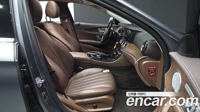 Mercedes-Benz E-Class 2018 — фото 12 из 20