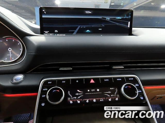 Genesis GV80 2021 — ფოტო 13/20