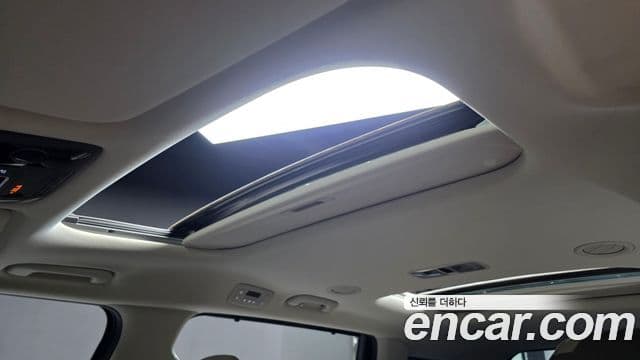 Kia Carnival 2024 — ფოტო 18/20