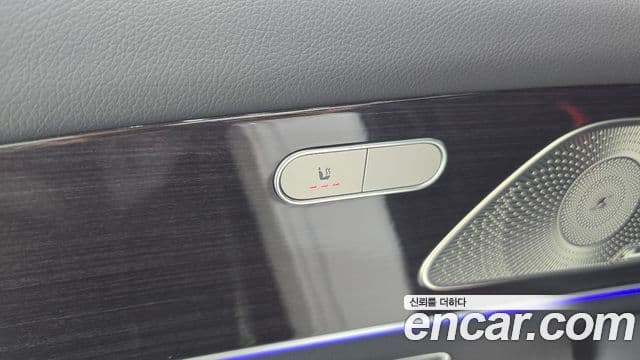 Mercedes-Benz GLE-Class 2023 — Photo 10/31