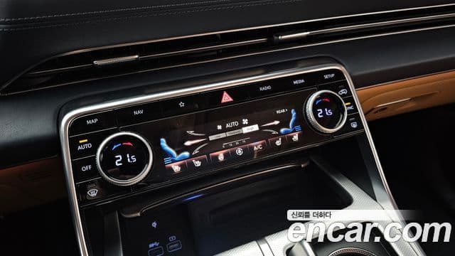 Genesis GV80 2020 — ფოტო 18/20