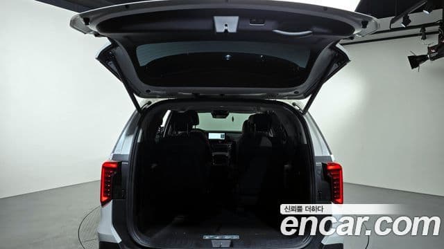 Kia Carnival 2024 — ფოტო 18/20
