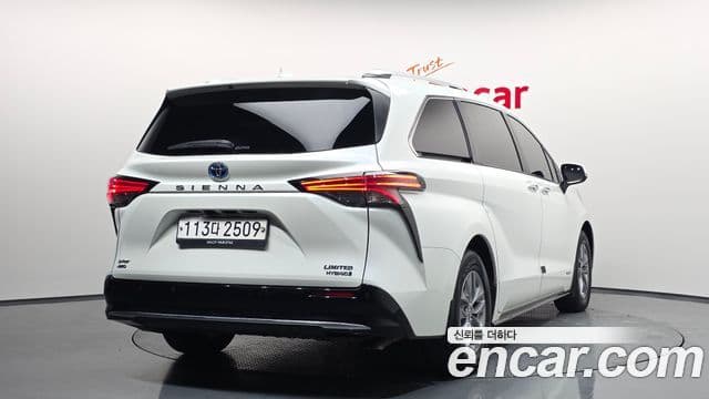 Toyota Sienna 2021 — ფოტო 2/20