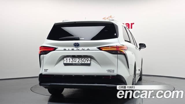 Toyota Sienna 2021 — ფოტო 4/20