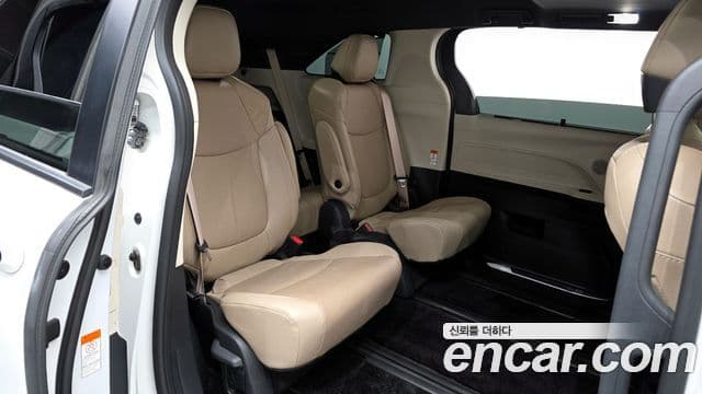 Toyota Sienna 2021 — ფოტო 11/20