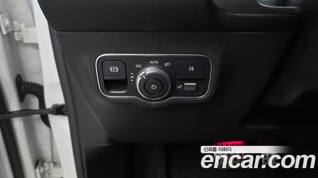 Mercedes-Benz GLB-Class 2021 — Фото 19/20