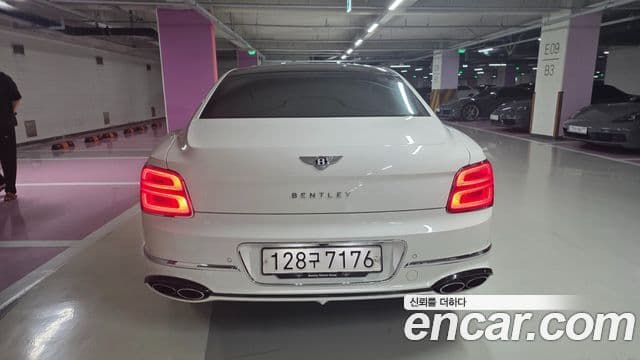 Bentley Flying Spur 2022 — ფოტო 3/20
