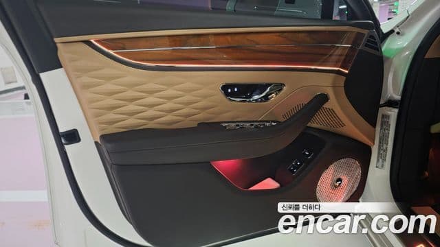 Bentley Flying Spur 2022 — ფოტო 6/20