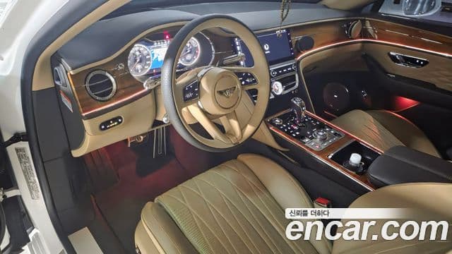 Bentley Flying Spur 2022 — ფოტო 7/20