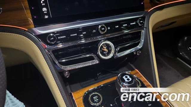 Bentley Flying Spur 2022 — ფოტო 14/20