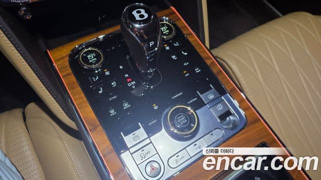Bentley Flying Spur 2022 — ფოტო 15/20