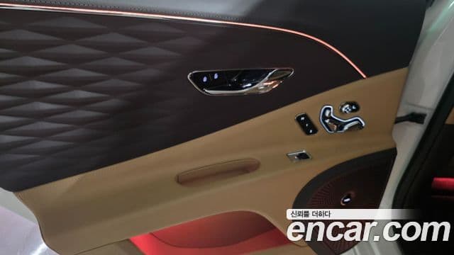 Bentley Flying Spur 2022 — ფოტო 17/20