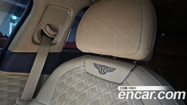 Bentley Flying Spur 2022 — ფოტო 18/20