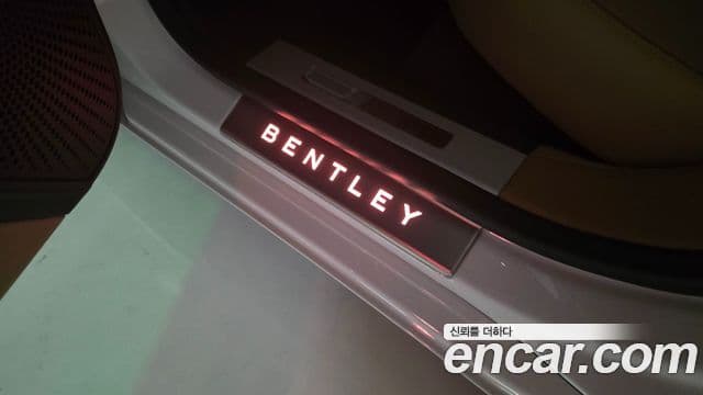 Bentley Flying Spur 2022 — ფოტო 20/20