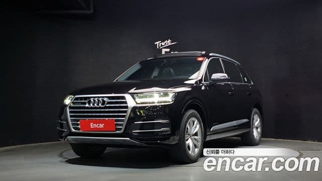 Audi Q7 2019 — ფოტო 1/20