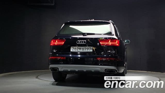 Audi Q7 2019 — Фото 4/20