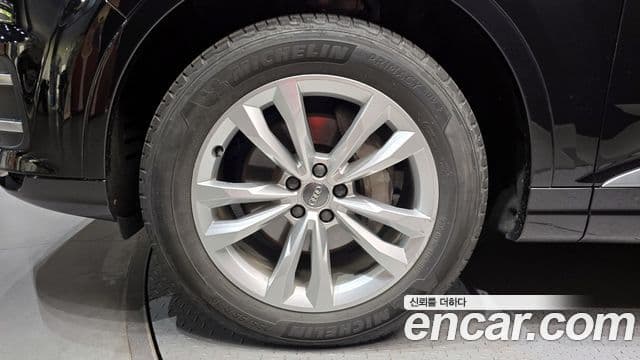 Audi Q7 2019 — ფოტო 5/20