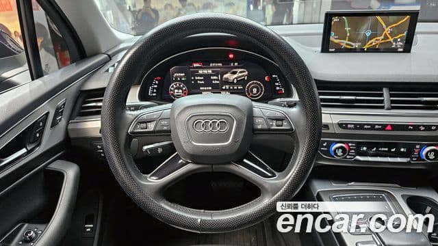 Audi Q7 2019 — ფოტო 13/20