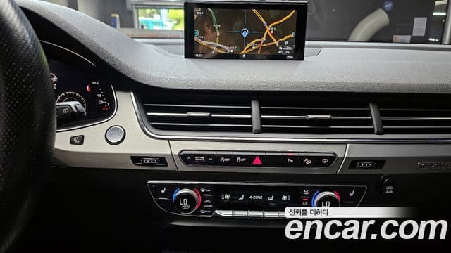 Audi Q7 2019 — ფოტო 14/20
